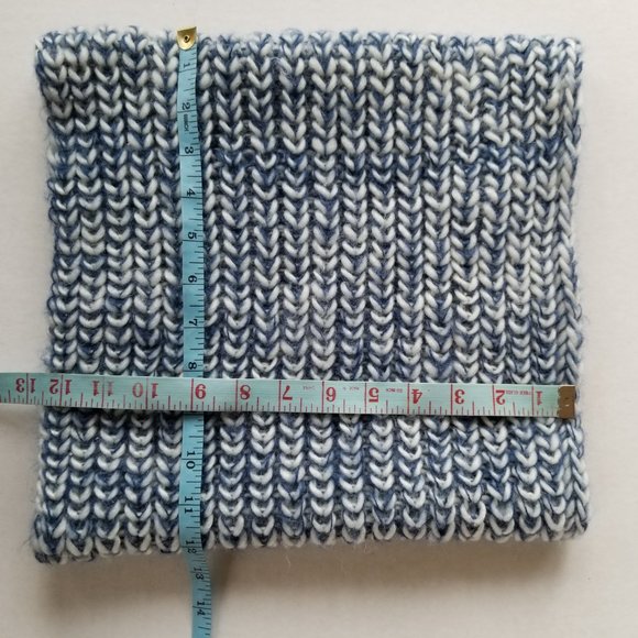 Chunky Cozy Blue White Cowl - Picture 5 of 5